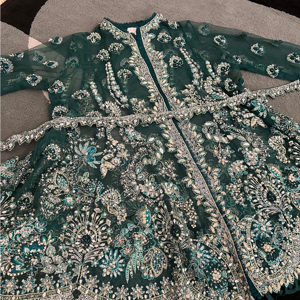 Pakistani Formal Dress - Picture 3 of 6